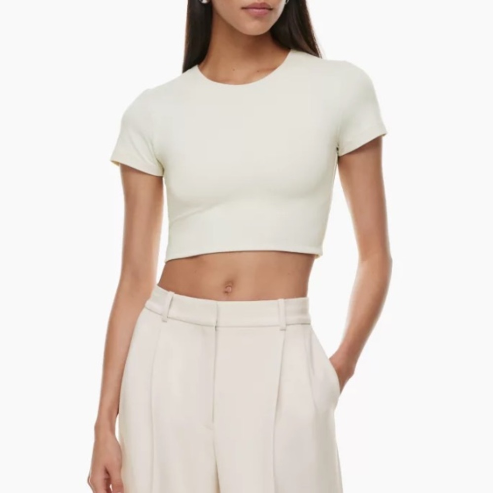 Babaton - Contour crew cropped t-shirt size M matte pearl